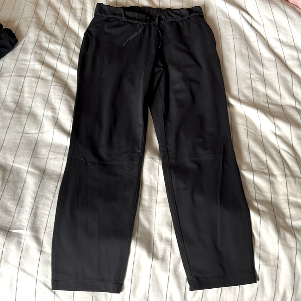 Lululemon on the fly pants size 6